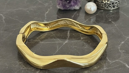 Wave Luxe Gold Bracelet